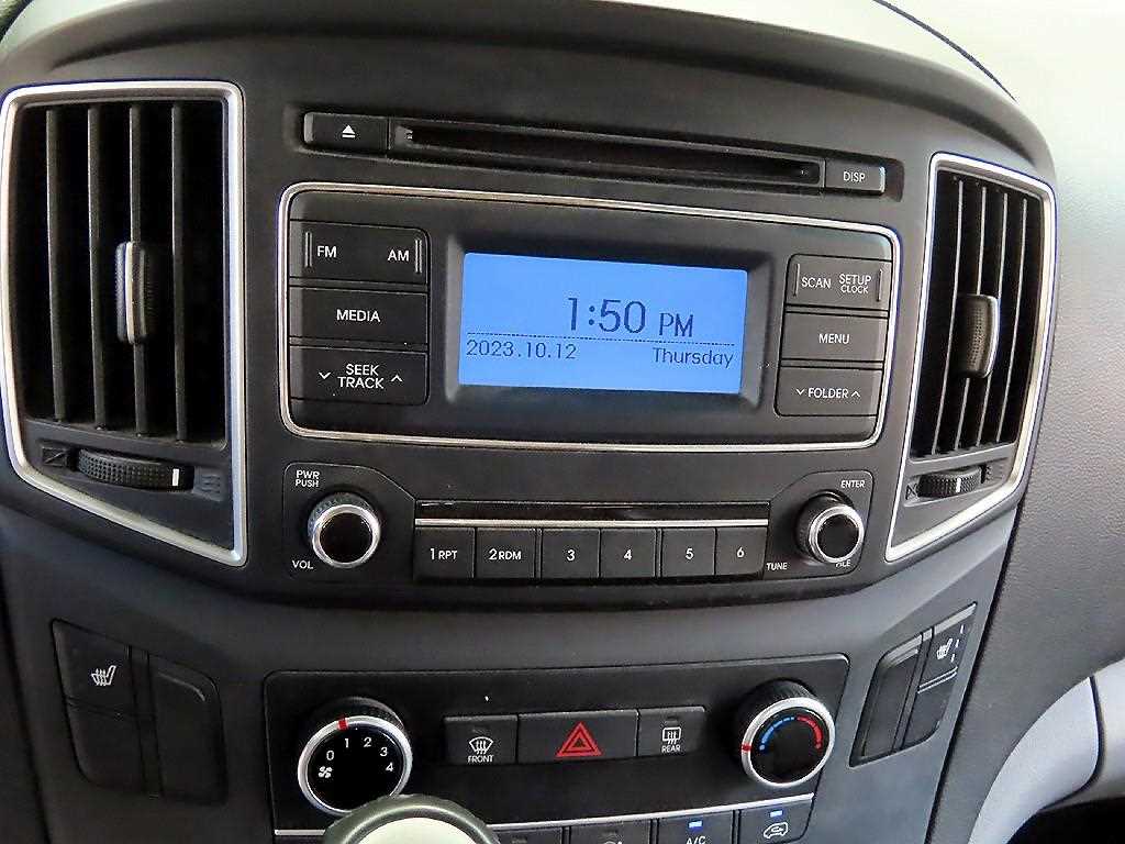 HYUNDAI Starex - Vista 12