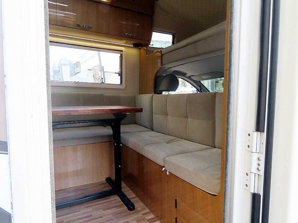 HYUNDAI Starex - Vista 6