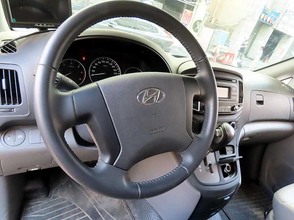 HYUNDAI Starex - Vista 9