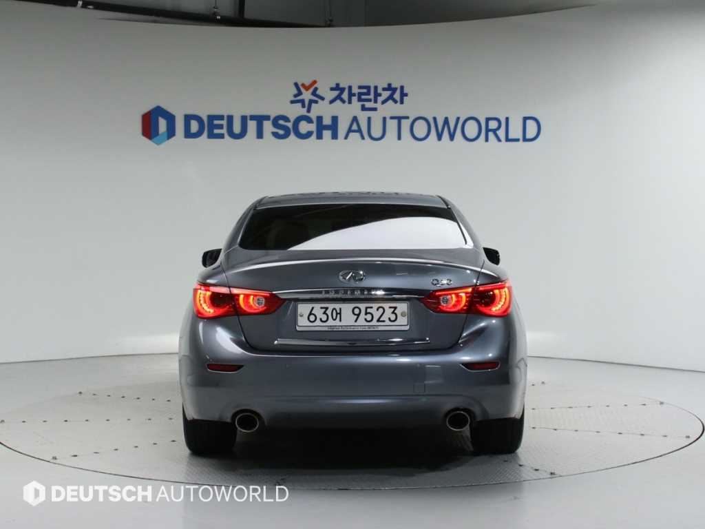 Infiniti Q - Vista 4