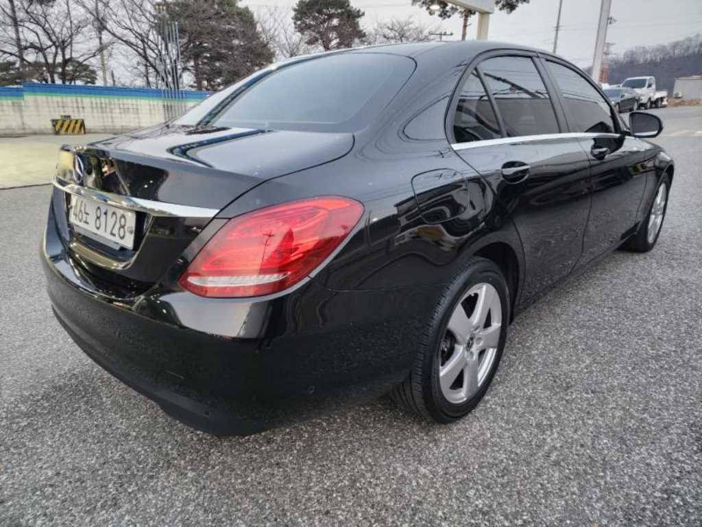 Mercedes Benz C Class - Vista 5