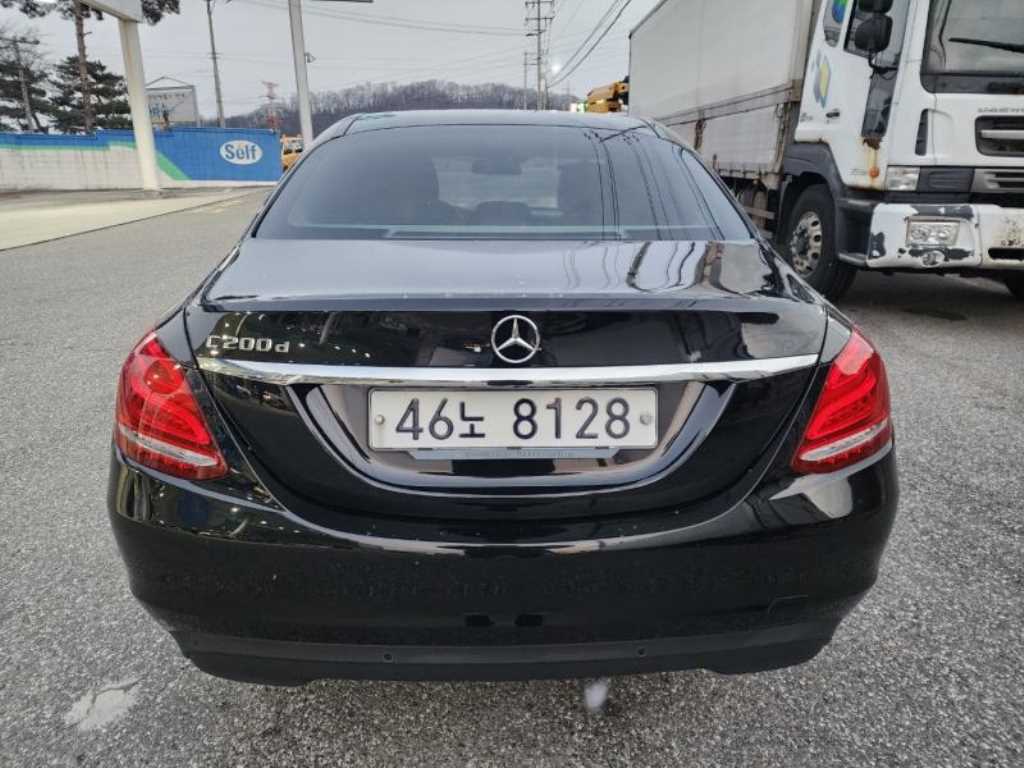 Mercedes Benz C Class - Vista 4