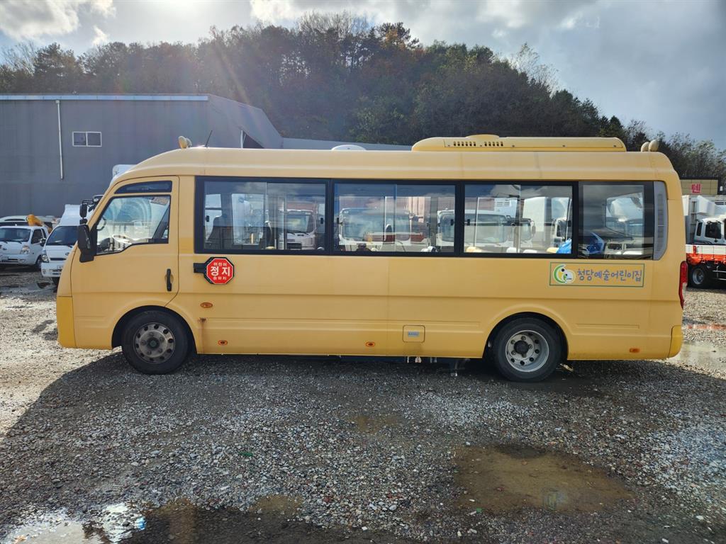 medium and large bus Medium Daewoo Bus - Vista 8