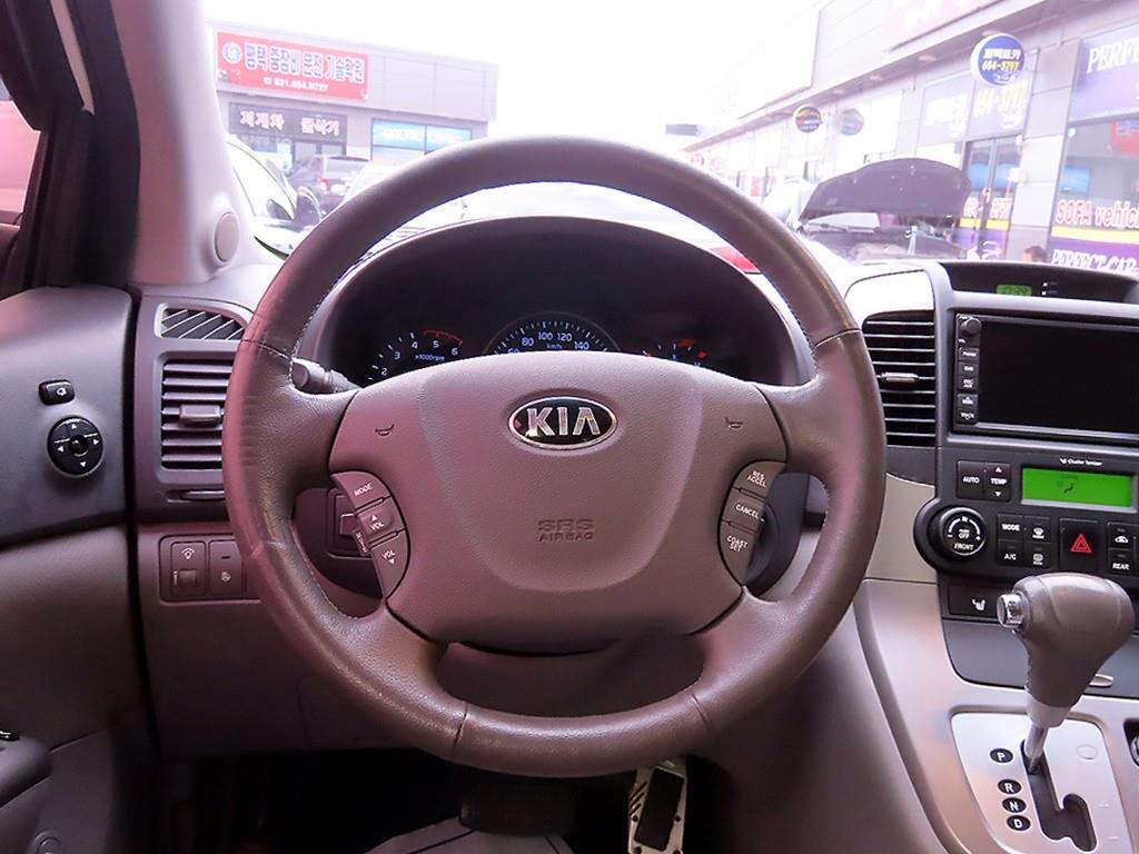 KIA Carnival - Vista 8