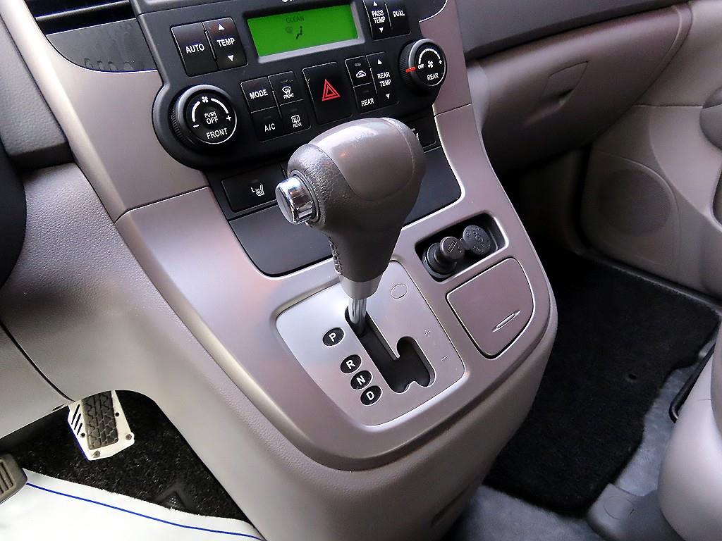 KIA Carnival - Vista 12