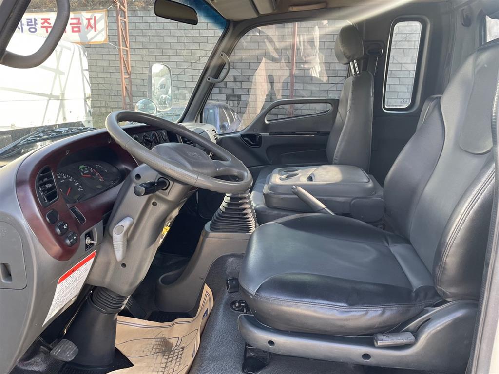 medium and large cargo truck - Vista 12