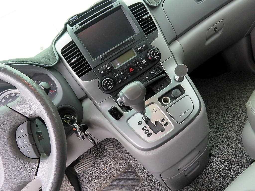 KIA Carnival - Vista 11
