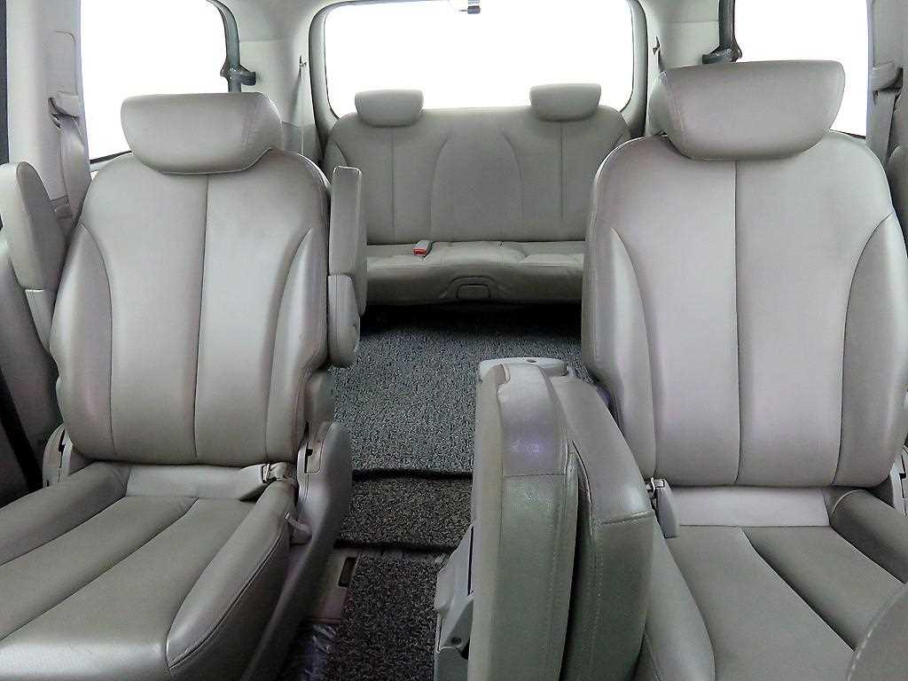 KIA Carnival - Vista 8