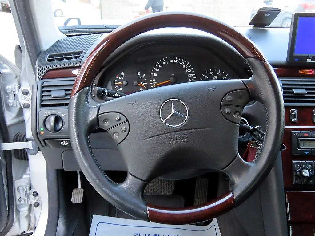 Mercedes Benz E class - Vista 8