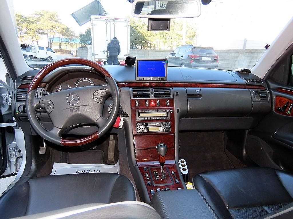 Mercedes Benz E class - Vista 7