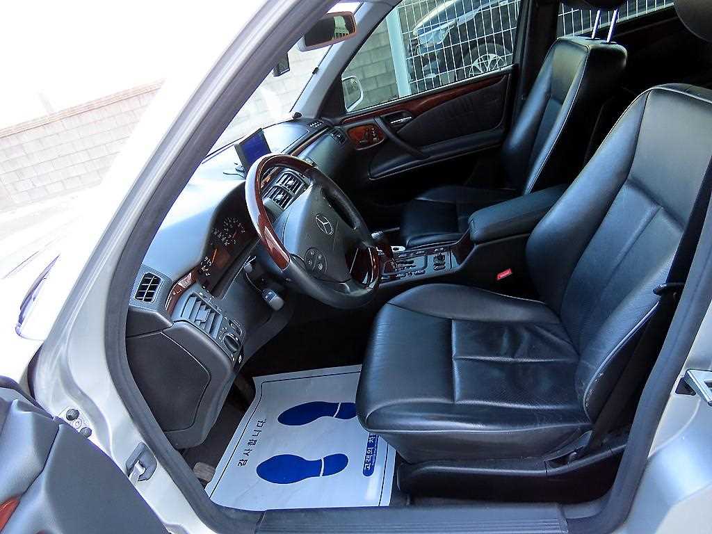 Mercedes Benz E class - Vista 5