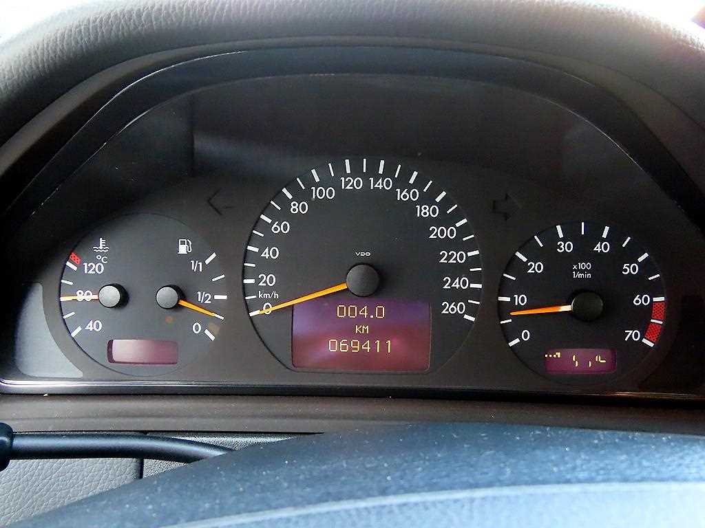 Mercedes Benz E class - Vista 9