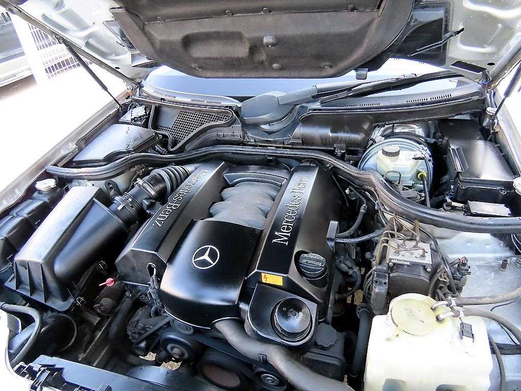 Mercedes Benz E class 2001 Plateado - Importación desde Corea - HF Imports Iquique - Foto 18