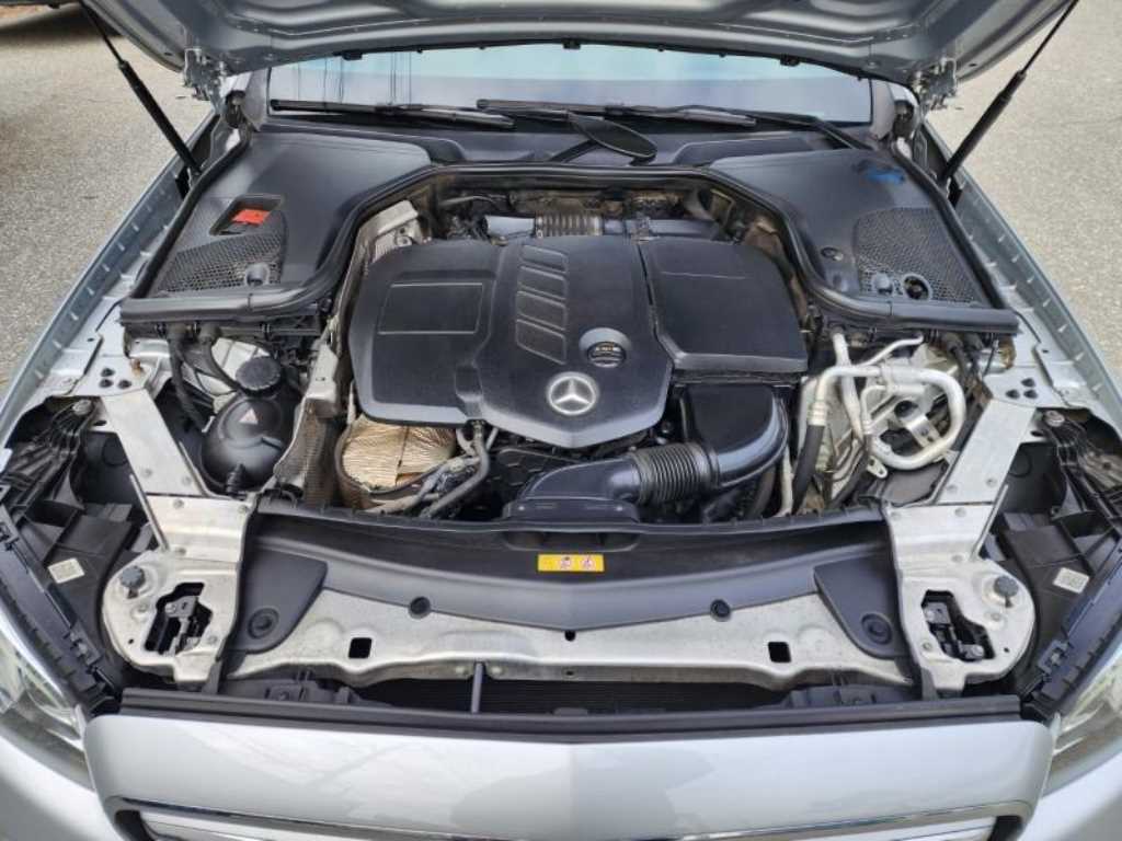 Mercedes Benz E class - Vista 7