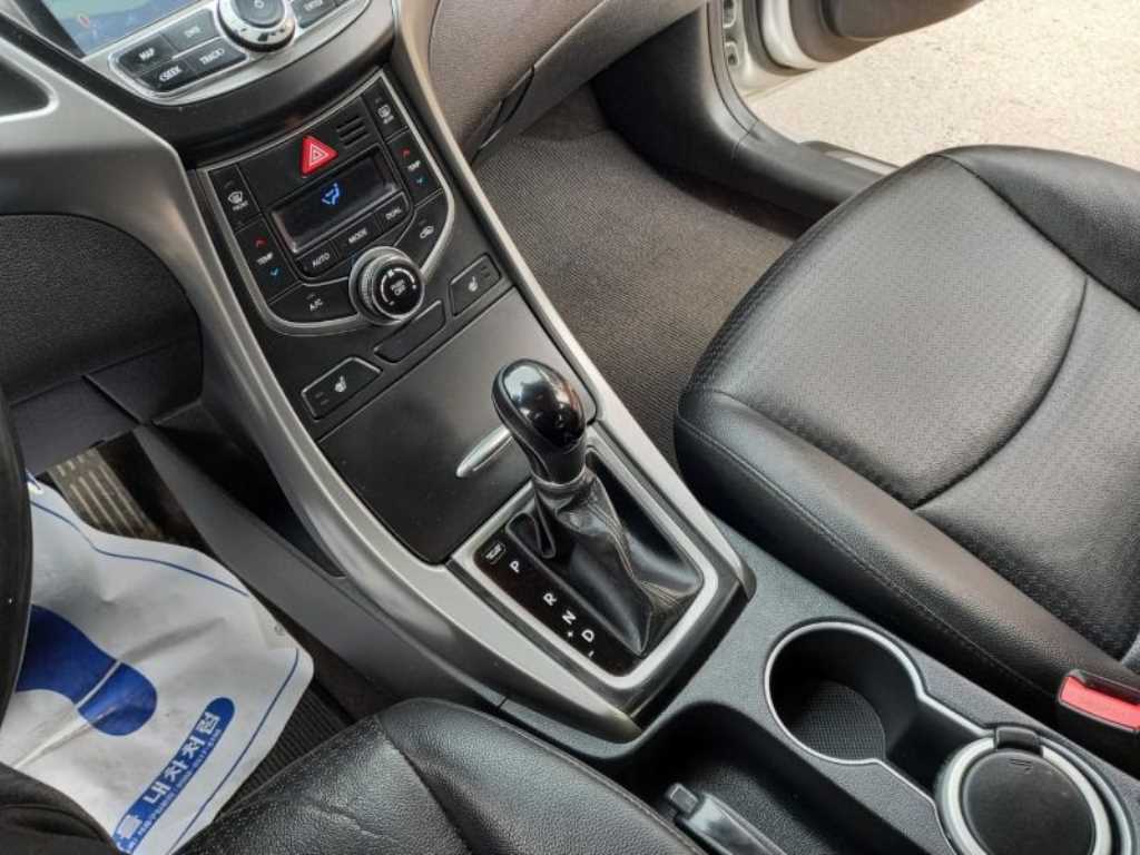 HYUNDAI Avante 2014 Gris - Importación desde Corea - HF Imports Iquique - Foto 15