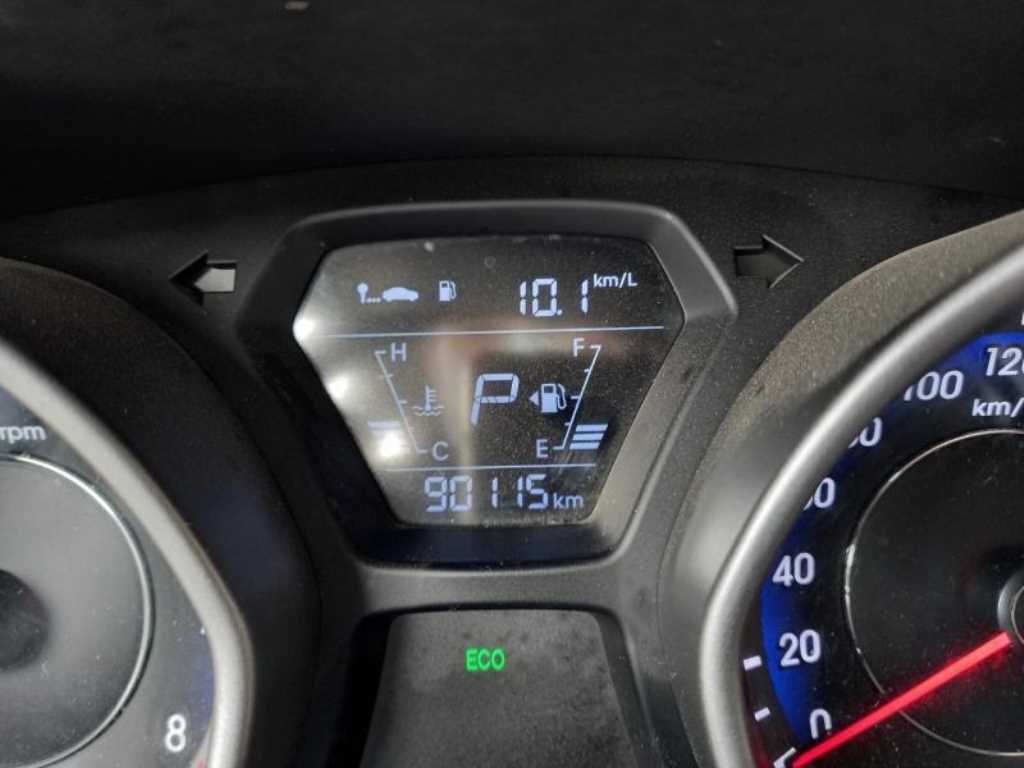 HYUNDAI Avante - Vista 11