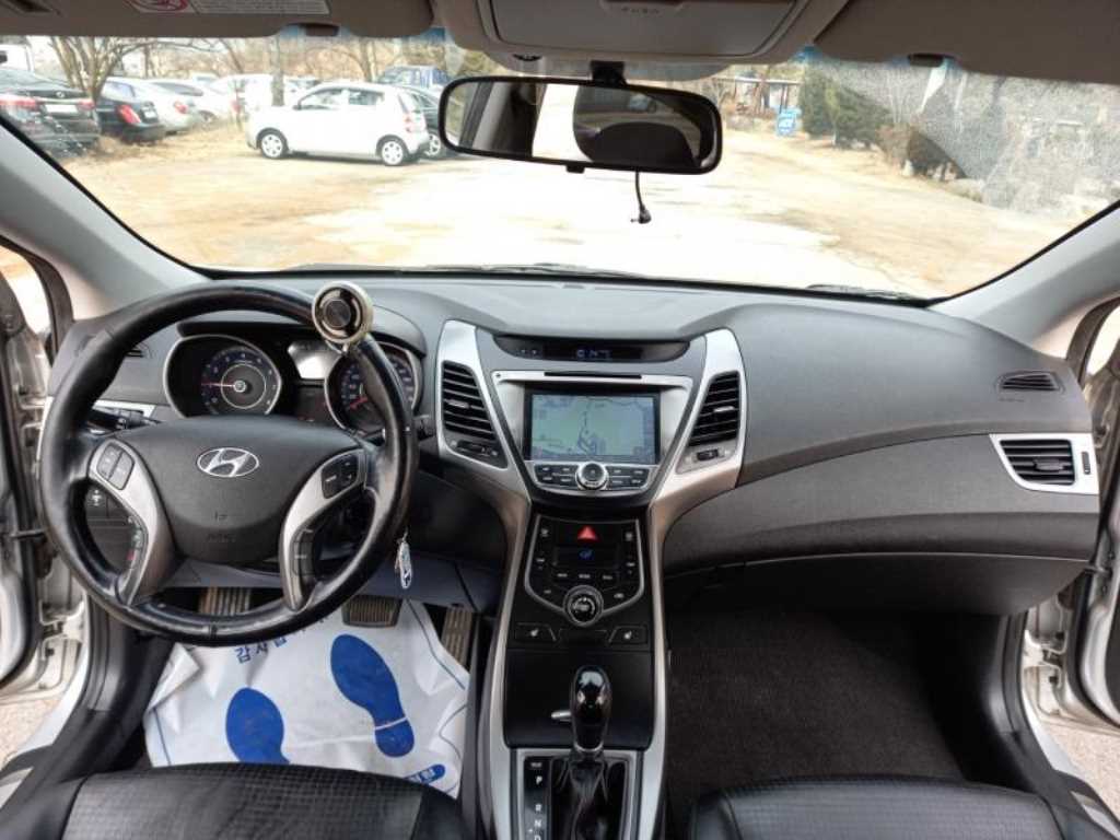 HYUNDAI Avante - Vista 7