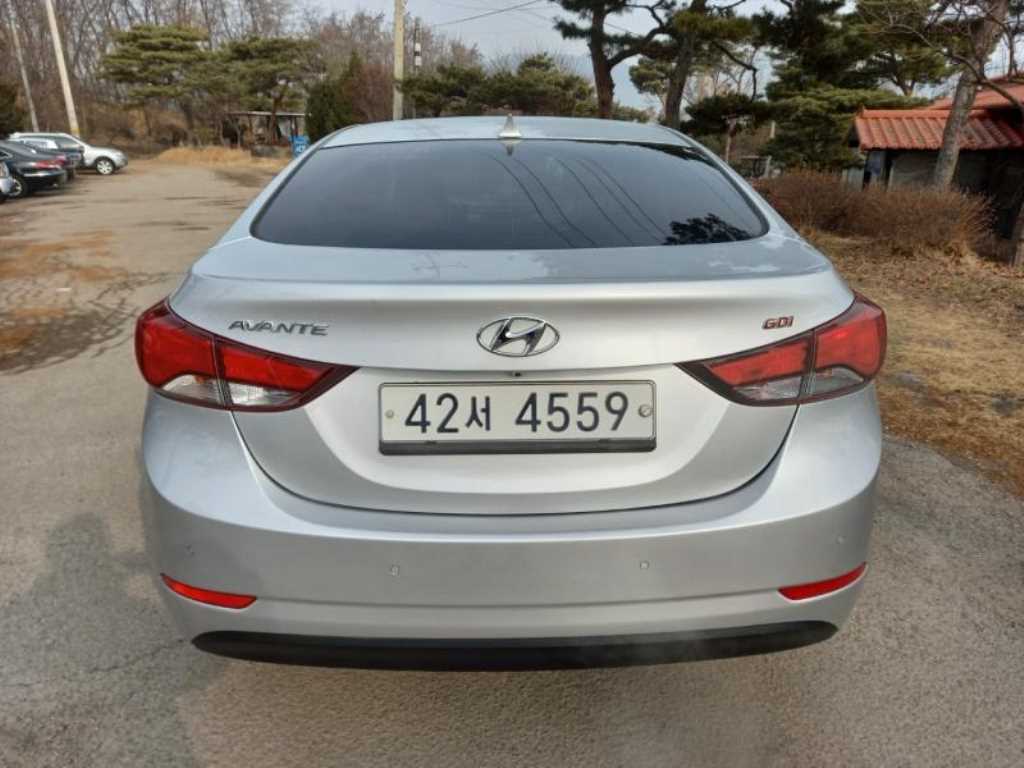HYUNDAI Avante - Vista 6