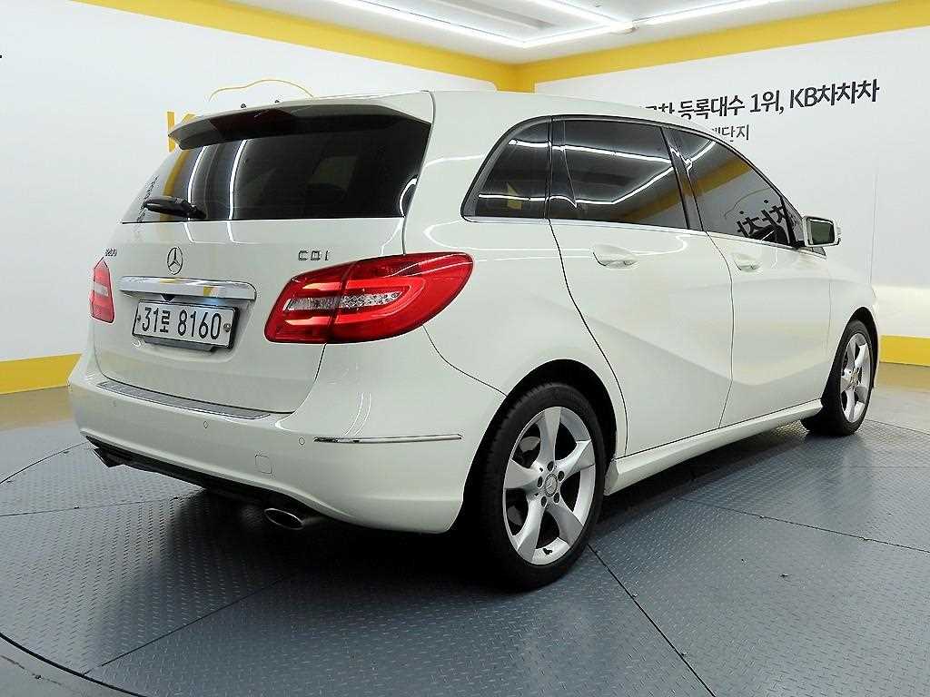 Mercedes Benz B Class (MY B) - Vista 4
