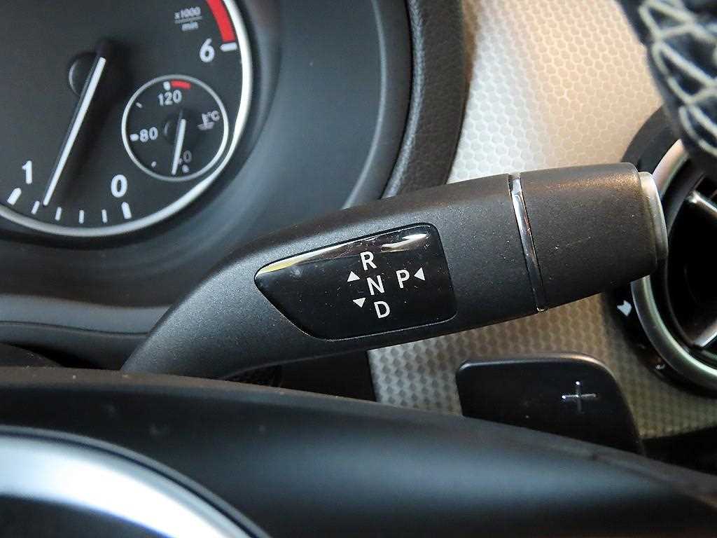 Mercedes Benz B Class (MY B) - Vista 12