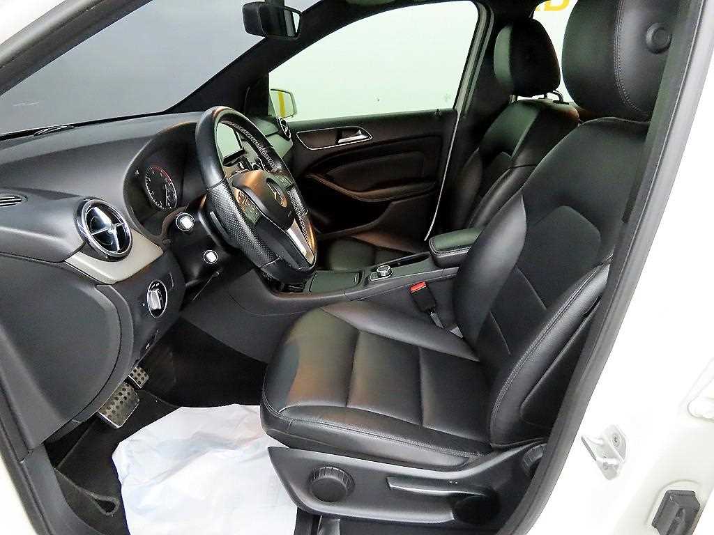 Mercedes Benz B Class (MY B) - Vista 5