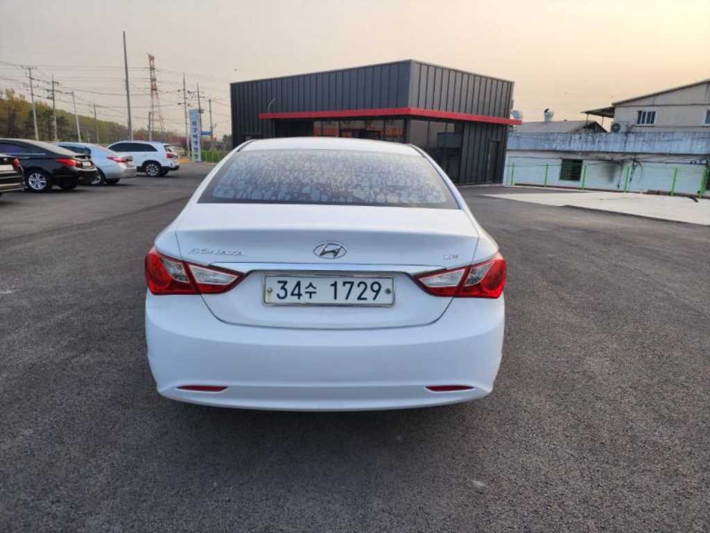 HYUNDAI Sonata - Vista 6
