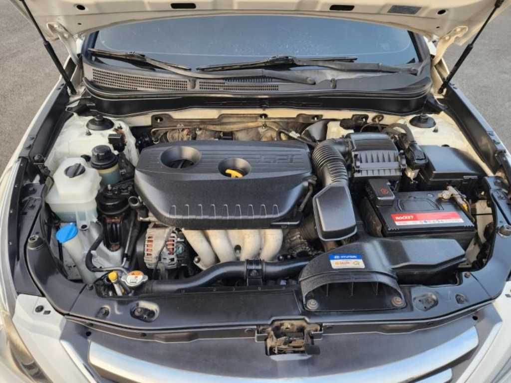 HYUNDAI Sonata - Vista 8