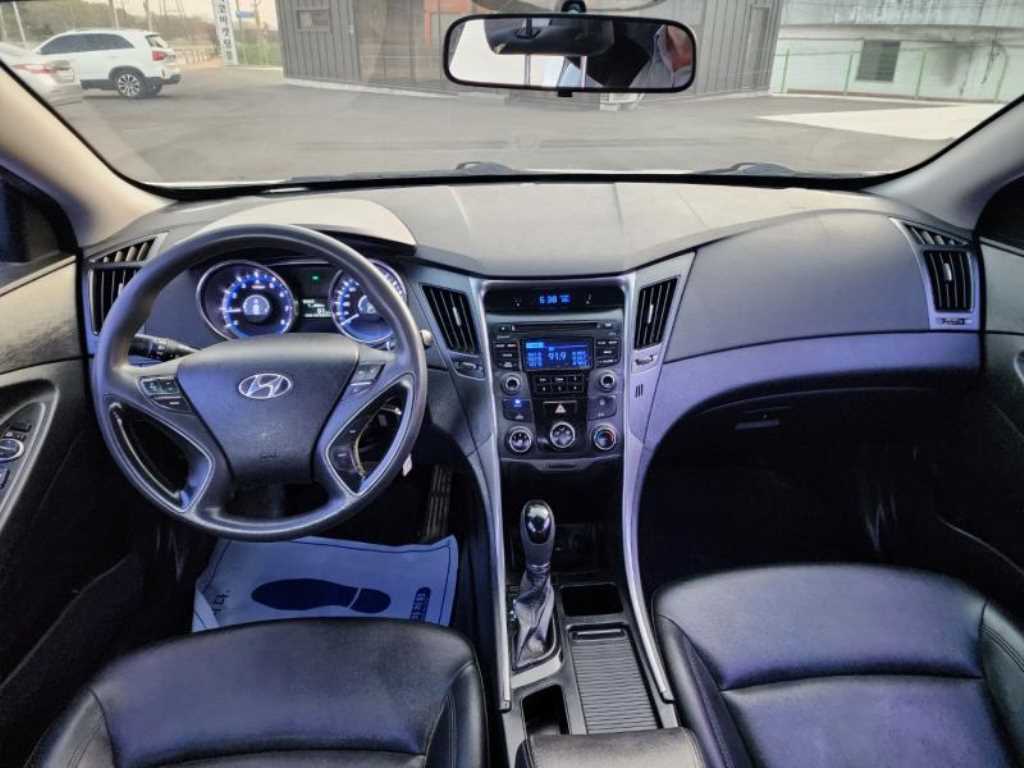 HYUNDAI Sonata - Vista 9