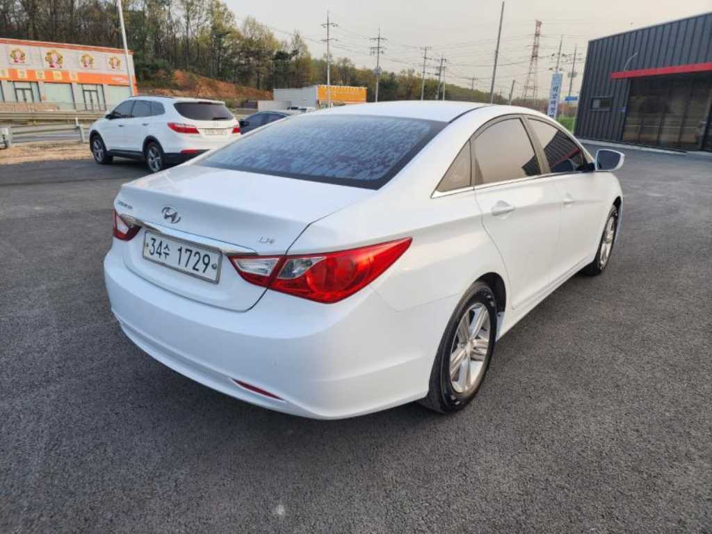 HYUNDAI Sonata - Vista 5
