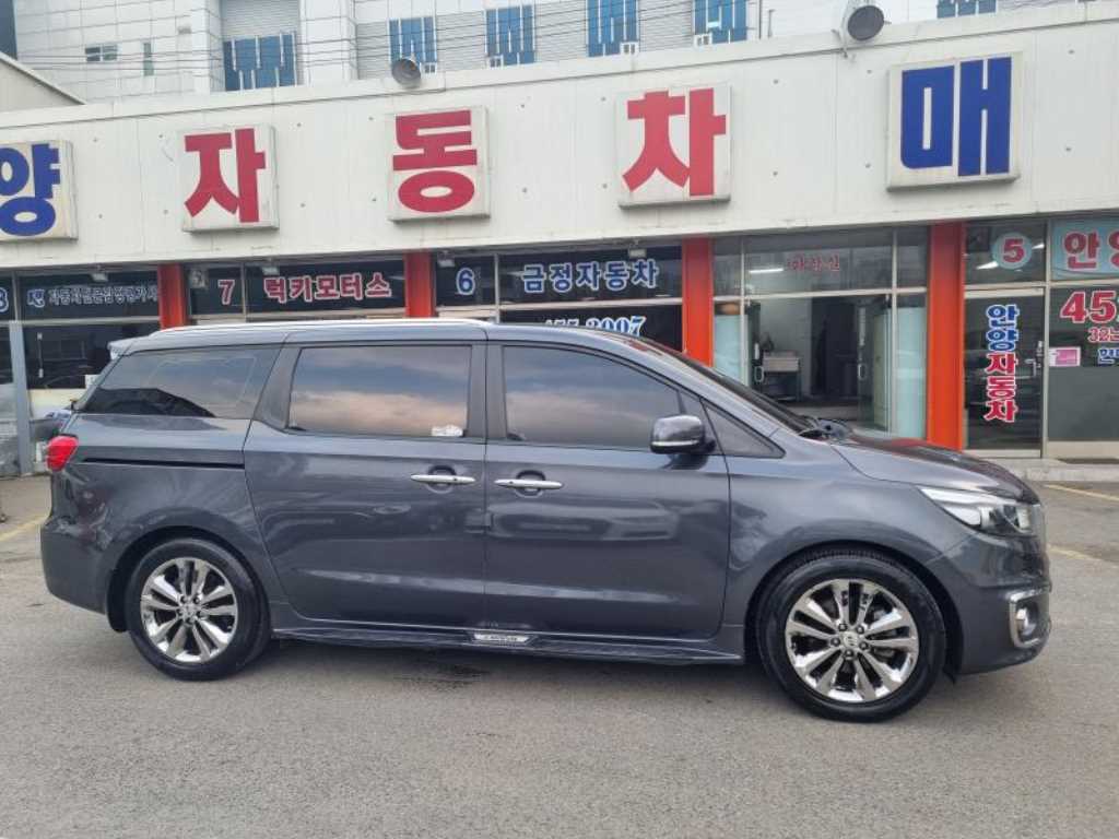 KIA Carnival - Vista 7