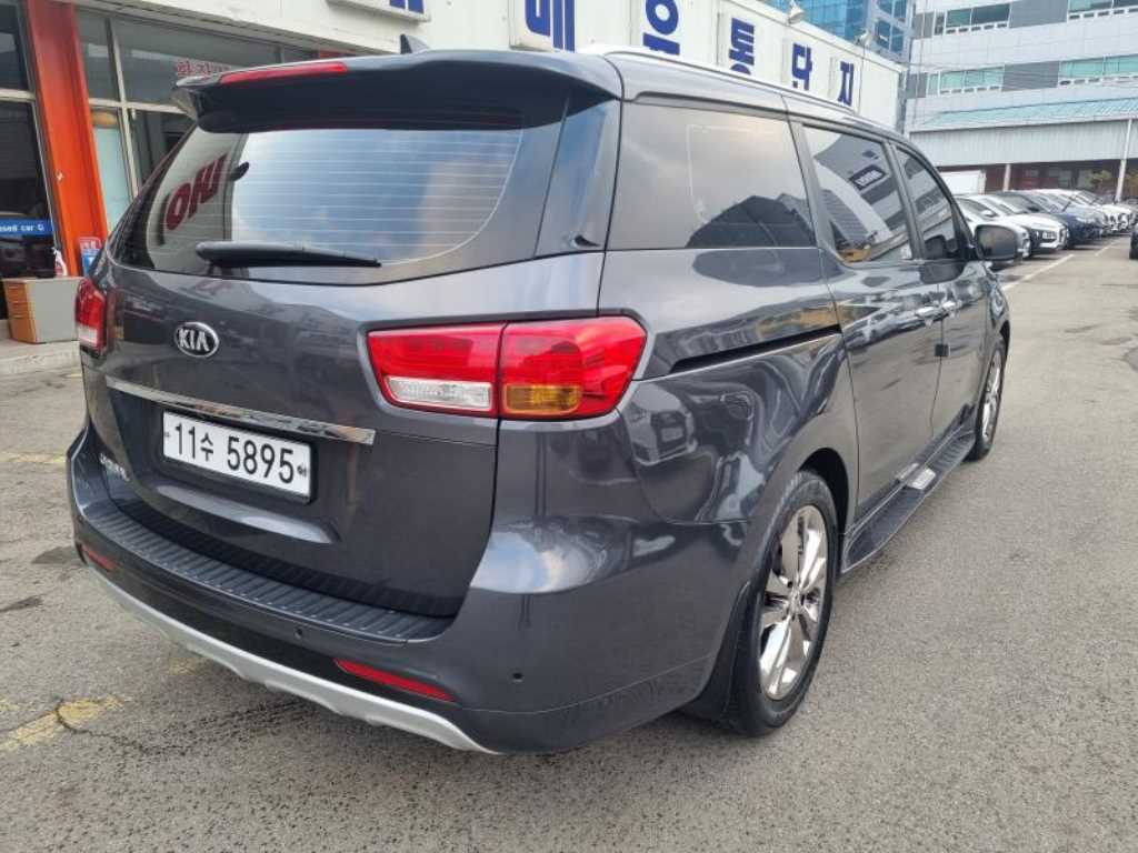 KIA Carnival - Vista 6
