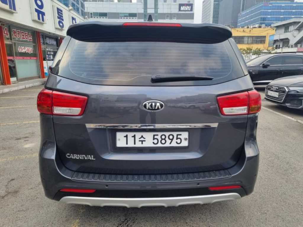 KIA Carnival - Vista 5