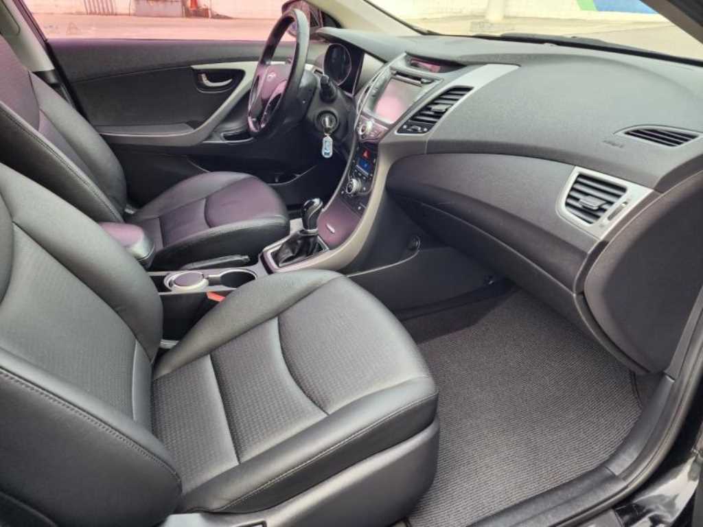 HYUNDAI Avante - Vista 9