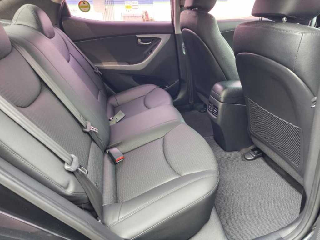 HYUNDAI Avante - Vista 8