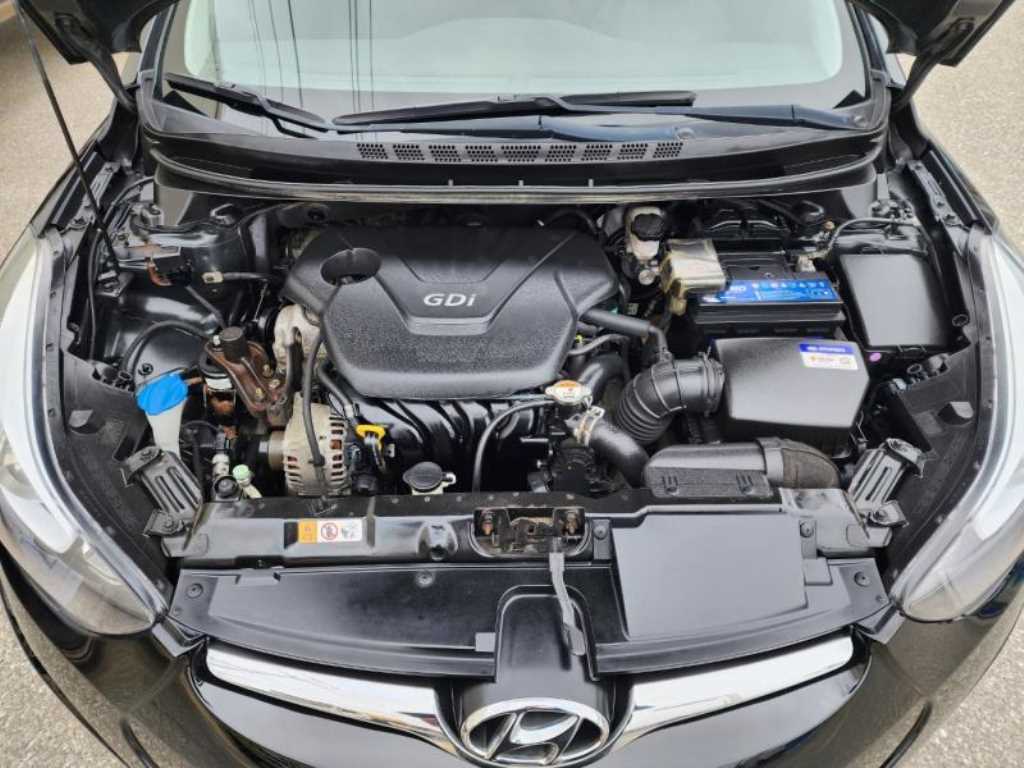 HYUNDAI Avante - Vista 7