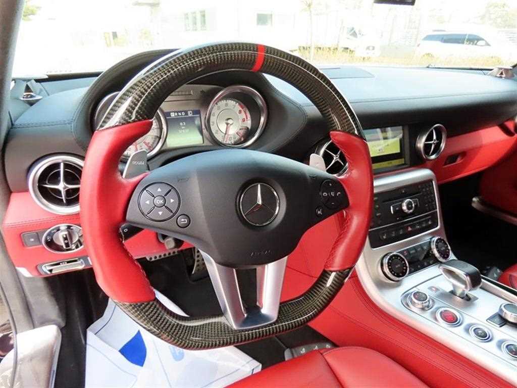 Mercedes Benz SLS AMG - Vista 10