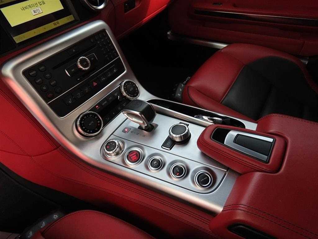 Mercedes Benz SLS AMG - Vista 12