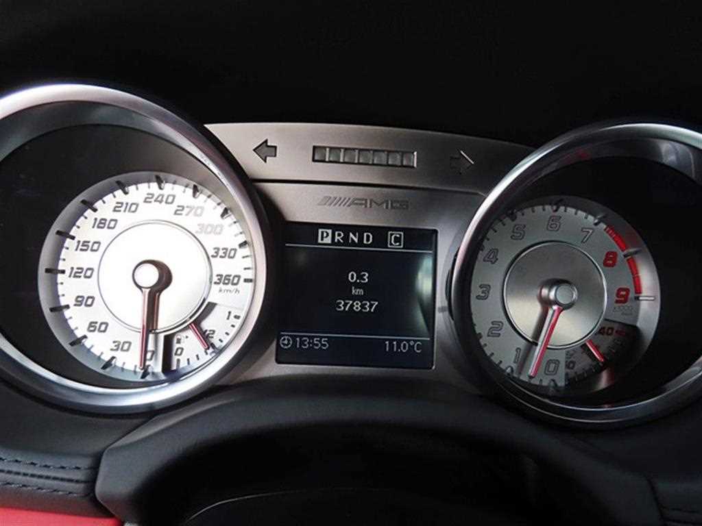 Mercedes Benz SLS AMG - Vista 6