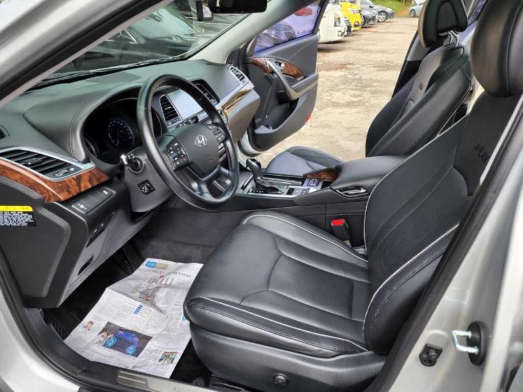 HYUNDAI Aslan - Vista 8