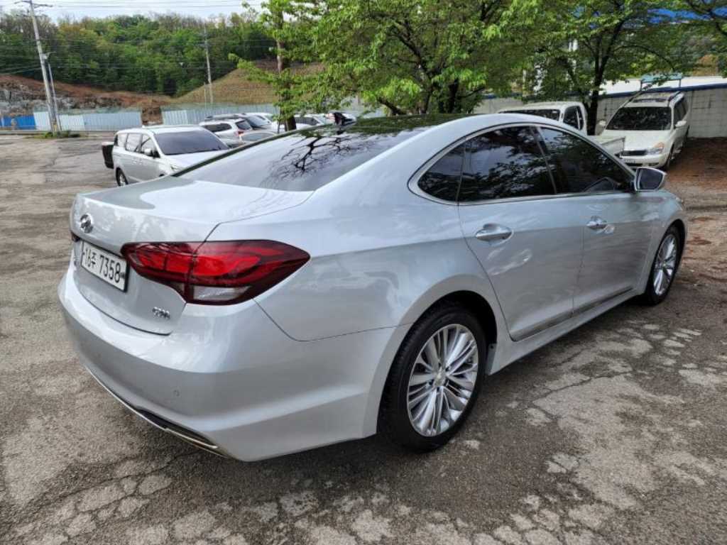 HYUNDAI Aslan - Vista 6