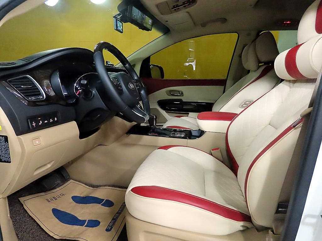 KIA Carnival - Vista 7