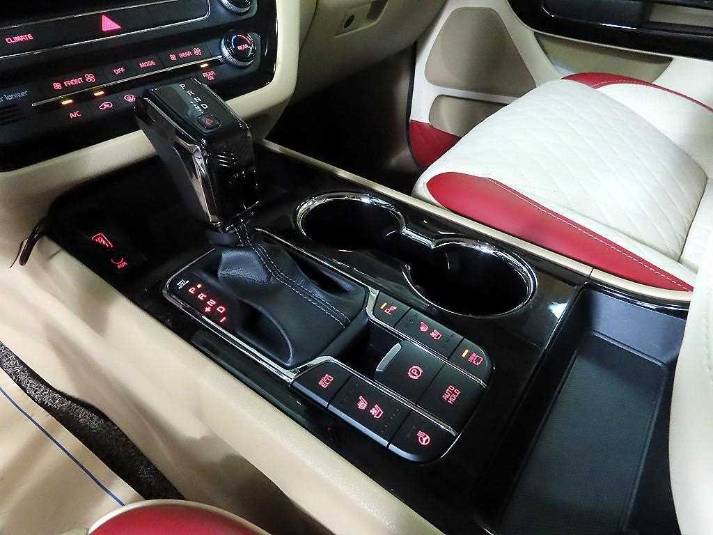 KIA Carnival - Vista 10