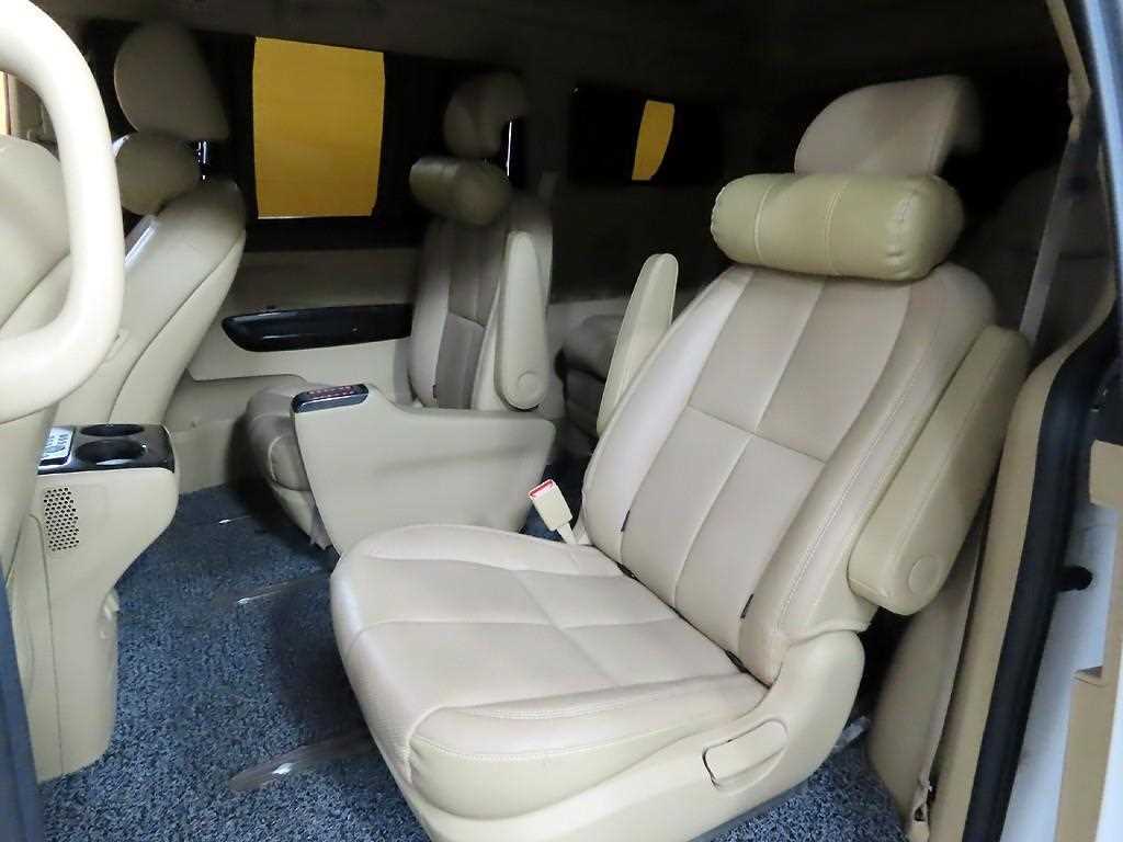 KIA Carnival - Vista 6