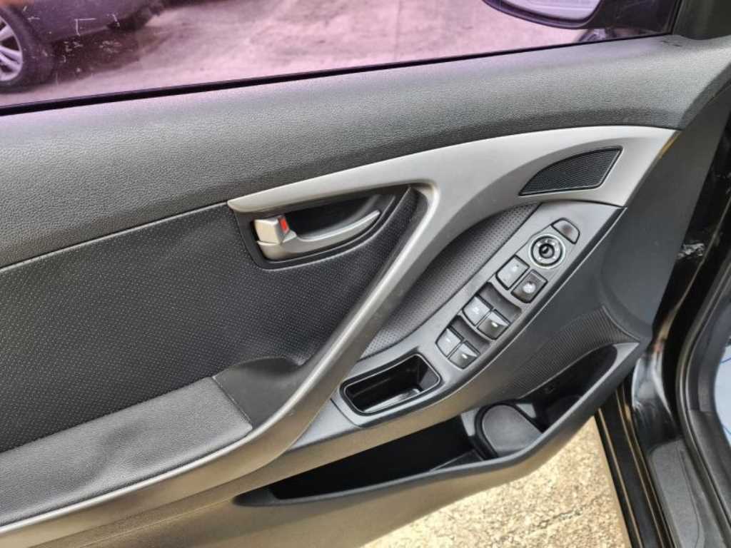 HYUNDAI Avante 2013 Negro - Importación desde Corea - HF Imports Iquique - Foto 19