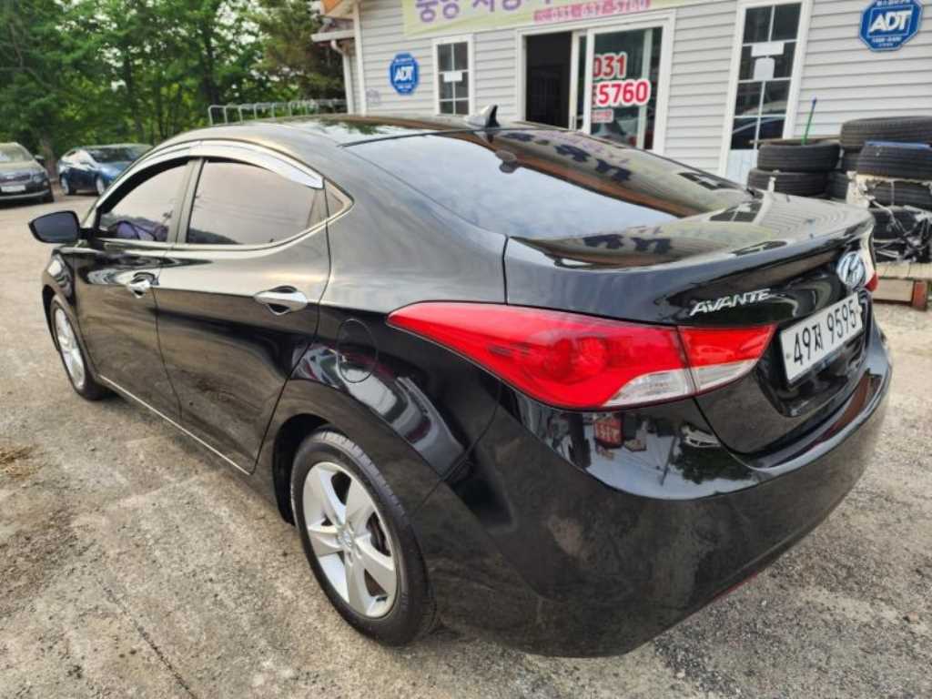 HYUNDAI Avante - Vista 6