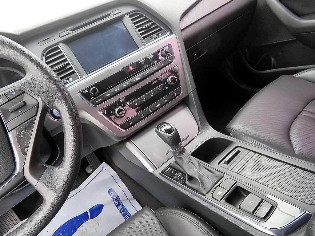HYUNDAI Sonata - Vista 11