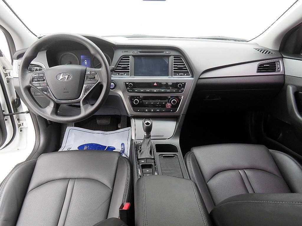 HYUNDAI Sonata - Vista 7