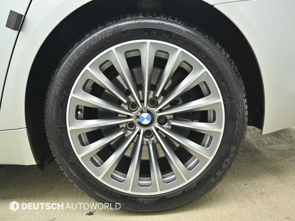 BMW 7 Series - Vista 5