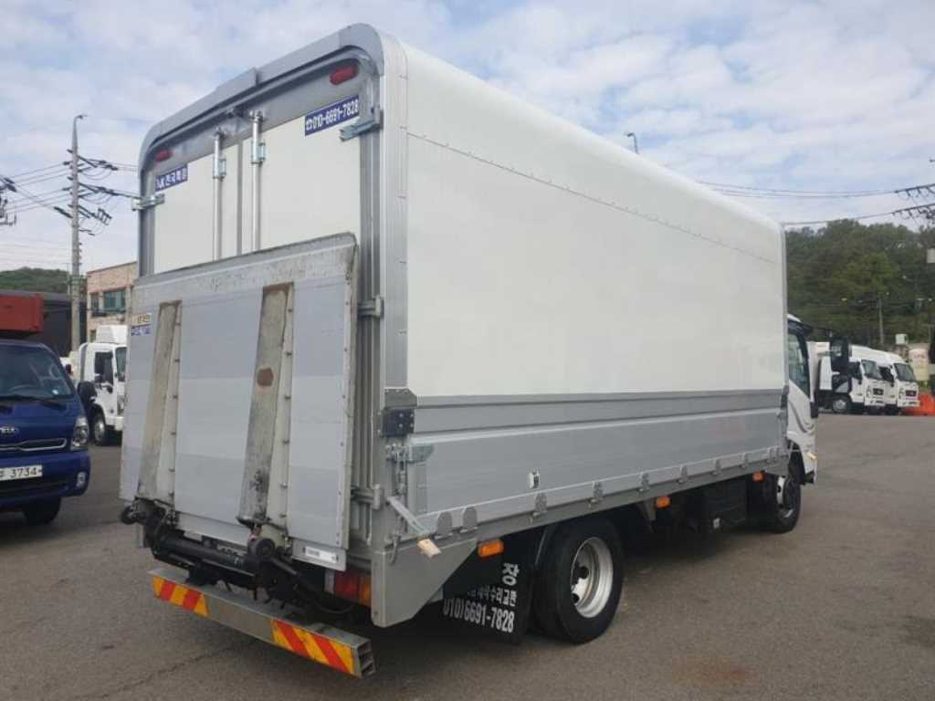 medium and large cargo truck - Vista 5