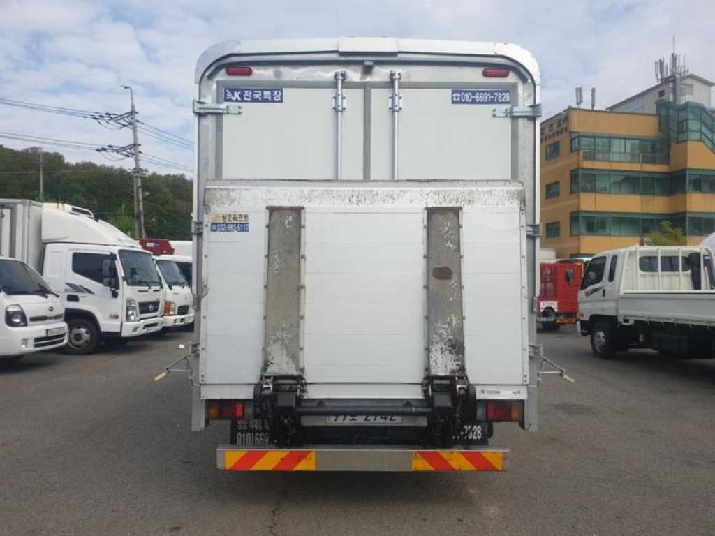 medium and large cargo truck - Vista 6